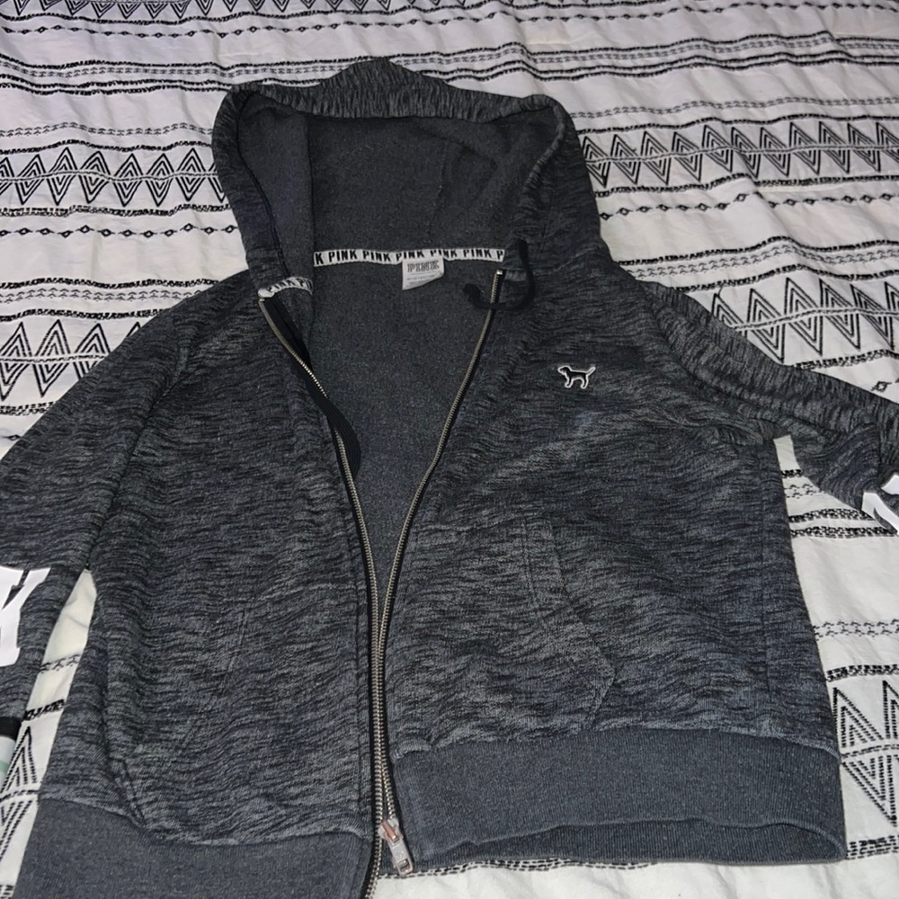 Selling a pink sweater had it since high school i loved this sweater